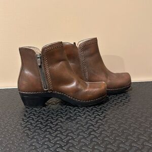 Dansko Women’s Brown Leather Booties 38